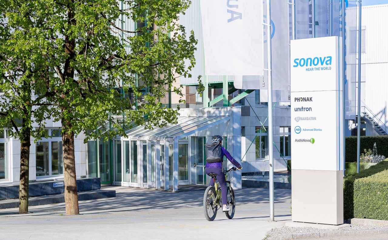 Gebäude des Hauptsitzes von Sonova in Stäfa in der Schweiz. 
